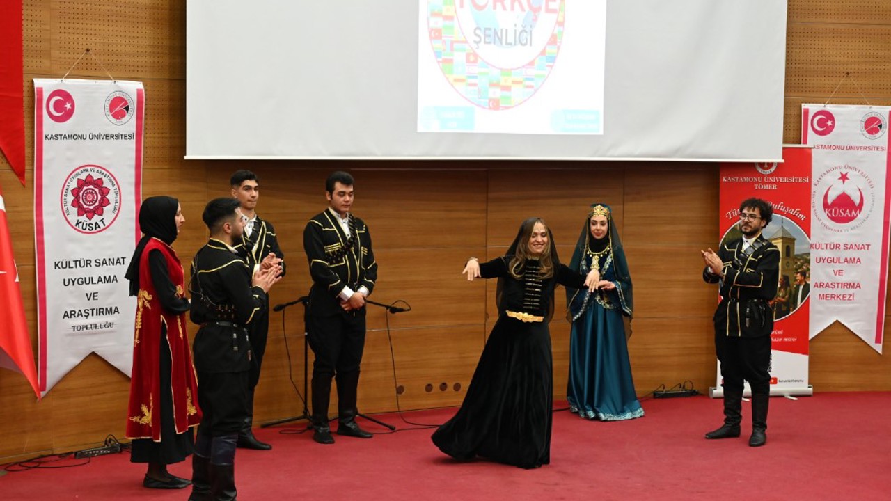 Kastamonu Üniversitesi’nde Türkçe şenliği düzenlendi
