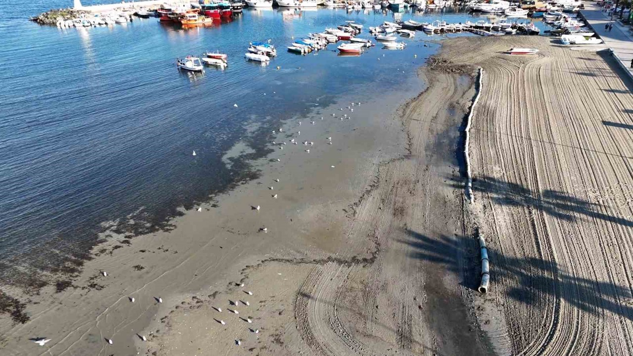 Tekirdağ’da deniz 20 metre çekildi, sahil havadan görüntülendi
