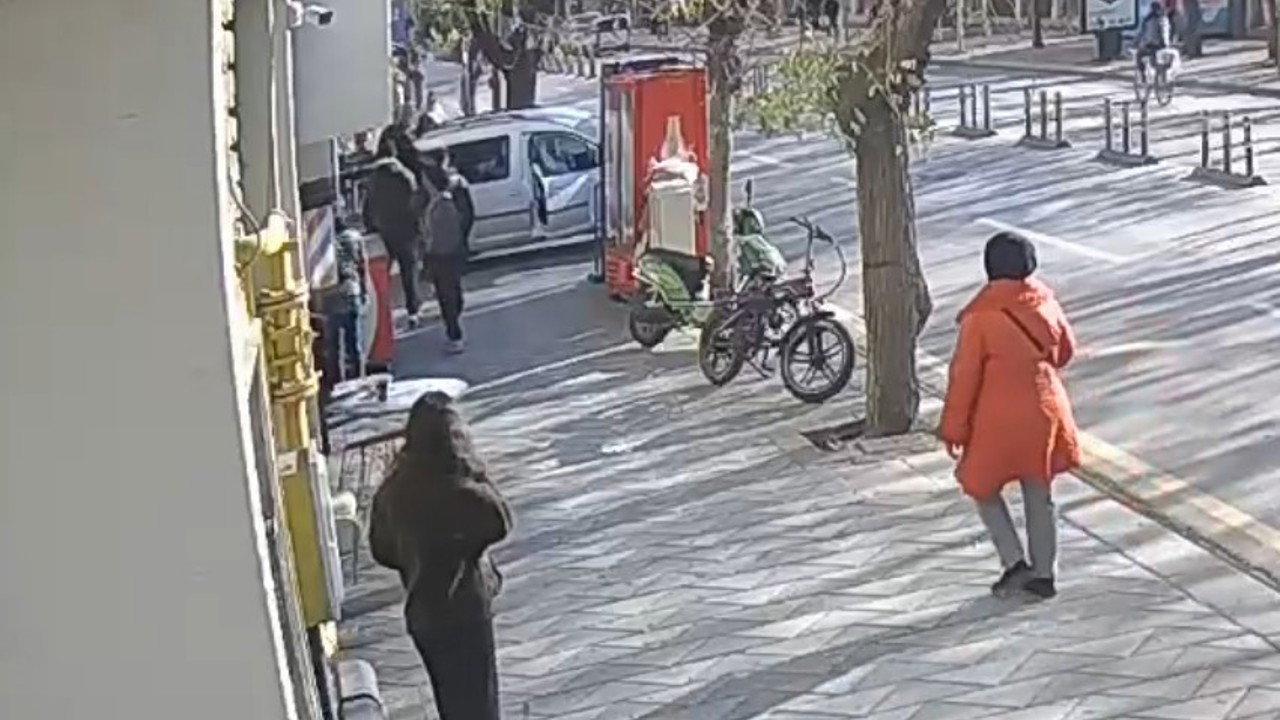 Kadınlar arasında çıkan kavga kameraya yansıdı
