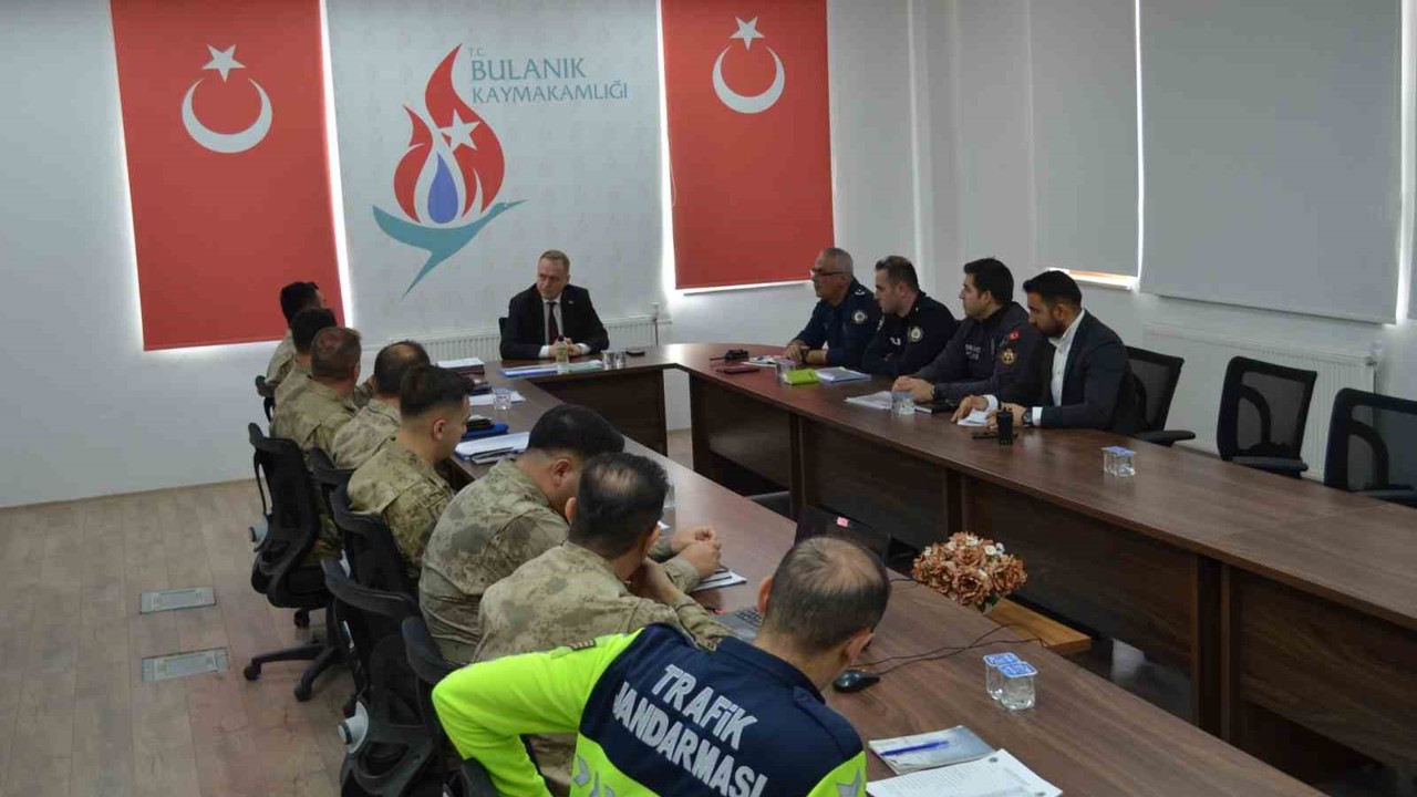 Bulanık’ta "Aylık Güvenlik ve Asayiş Toplantısı" yapıldı
