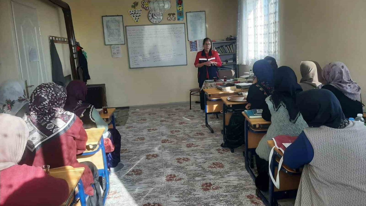 Kadın çiftçilere yönelik eğitimler sürüyor
