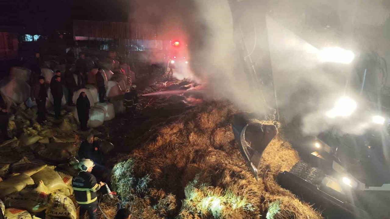 Samanlıkta çıkan yangın bitişikteki ağıla sıçramadan söndürüldü
