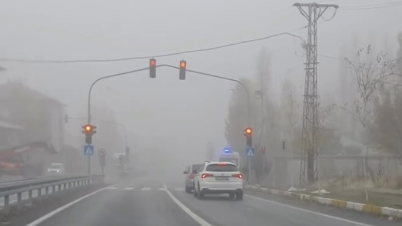 Patnos’ta etkili olan yoğun sis günlük hayatı olumsuz etkiledi
