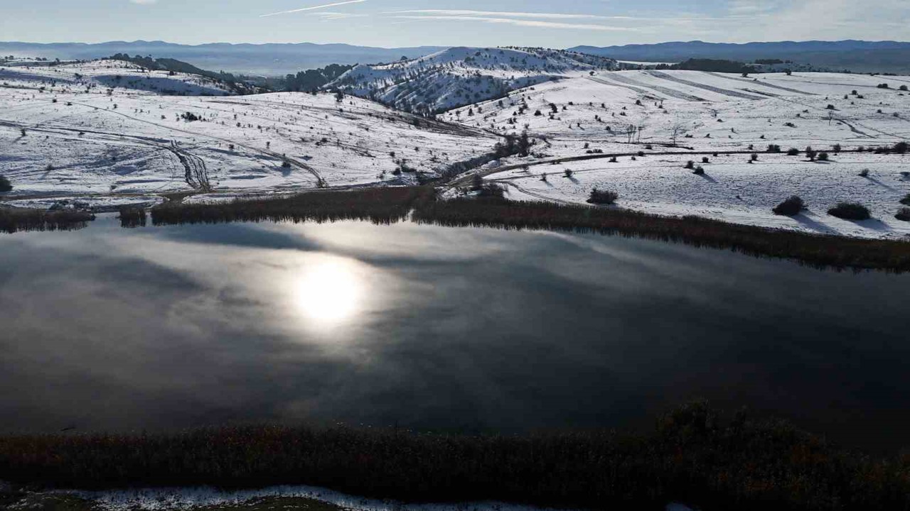 Kar ve güneş kartpostallık görüntüler oluşturdu
