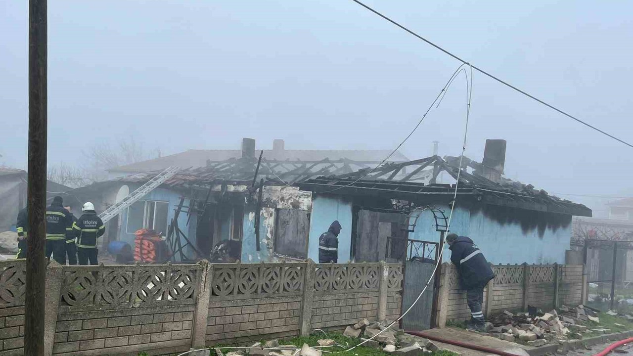 Muratlı’da ev yangını: 1 kişi dumandan etkilendi
