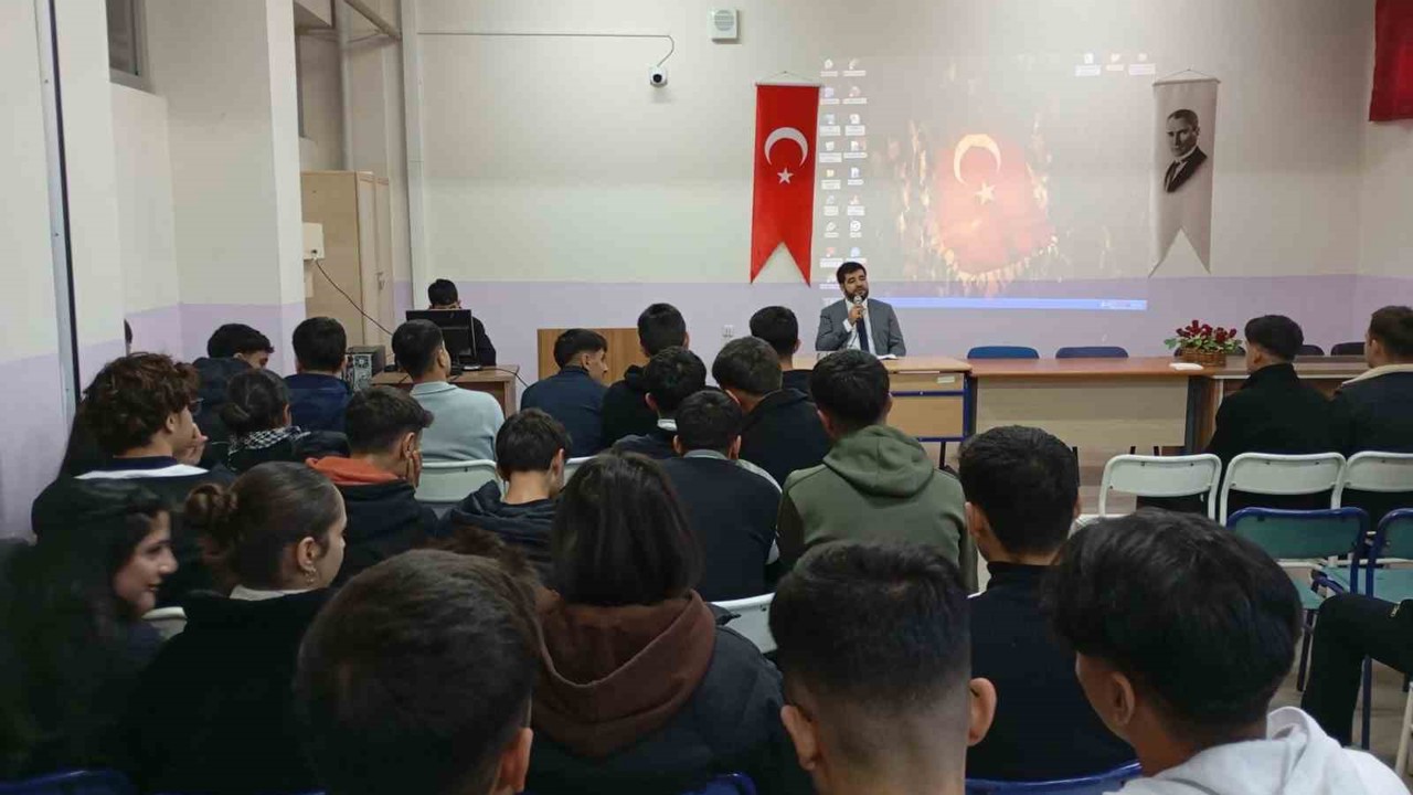 Karakoçan’da öğrencilere konferans

