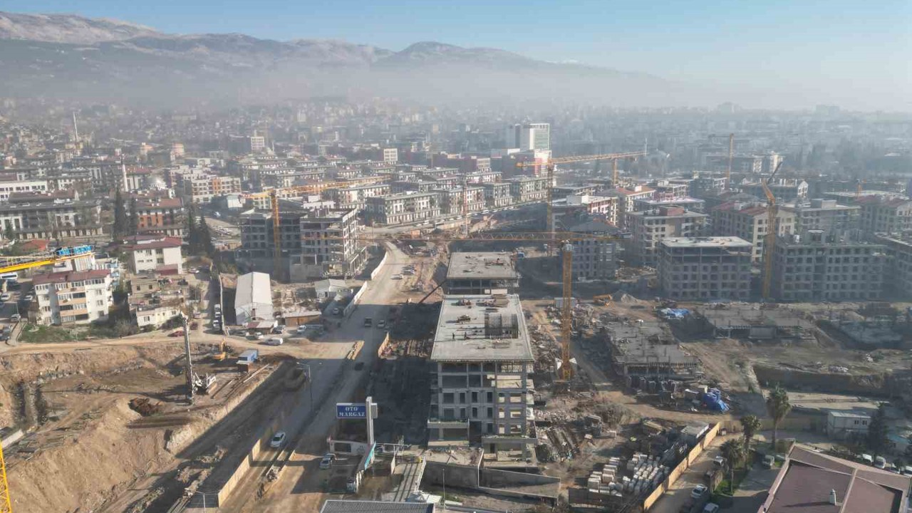 Deprem bölgesinden Bakan Kurum’a destek:  "Böyle şantiye şefine can kurban"
