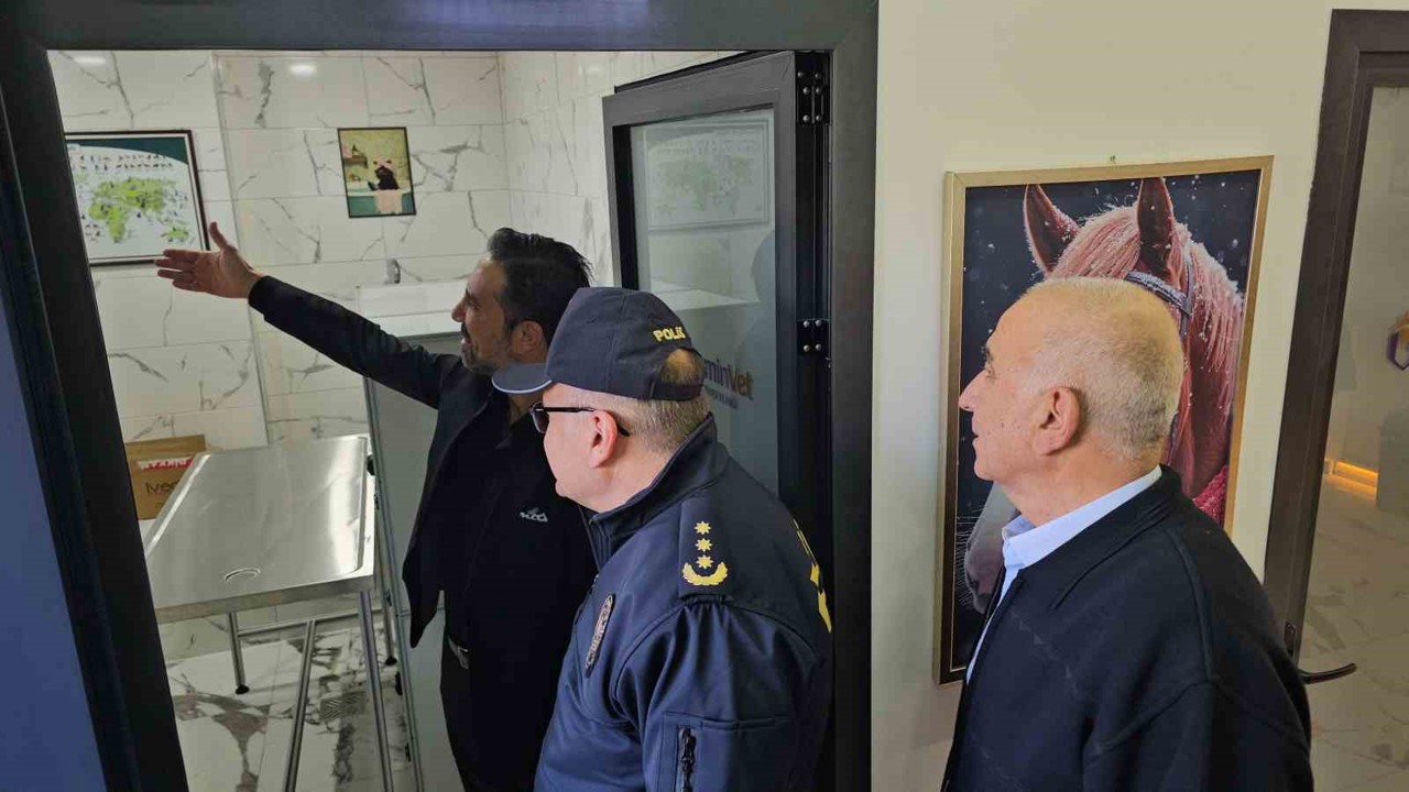 Kaymakam Kan ve Başkan Tetik, Veteriner Kliniği açılışına katıldı
