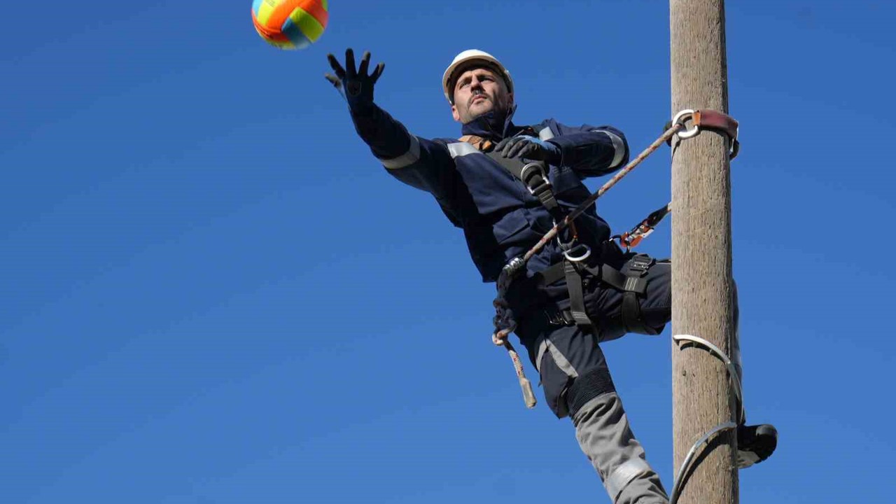 Yoğun kış şartlarına zorlu parkurda hazırlanıyorlar
