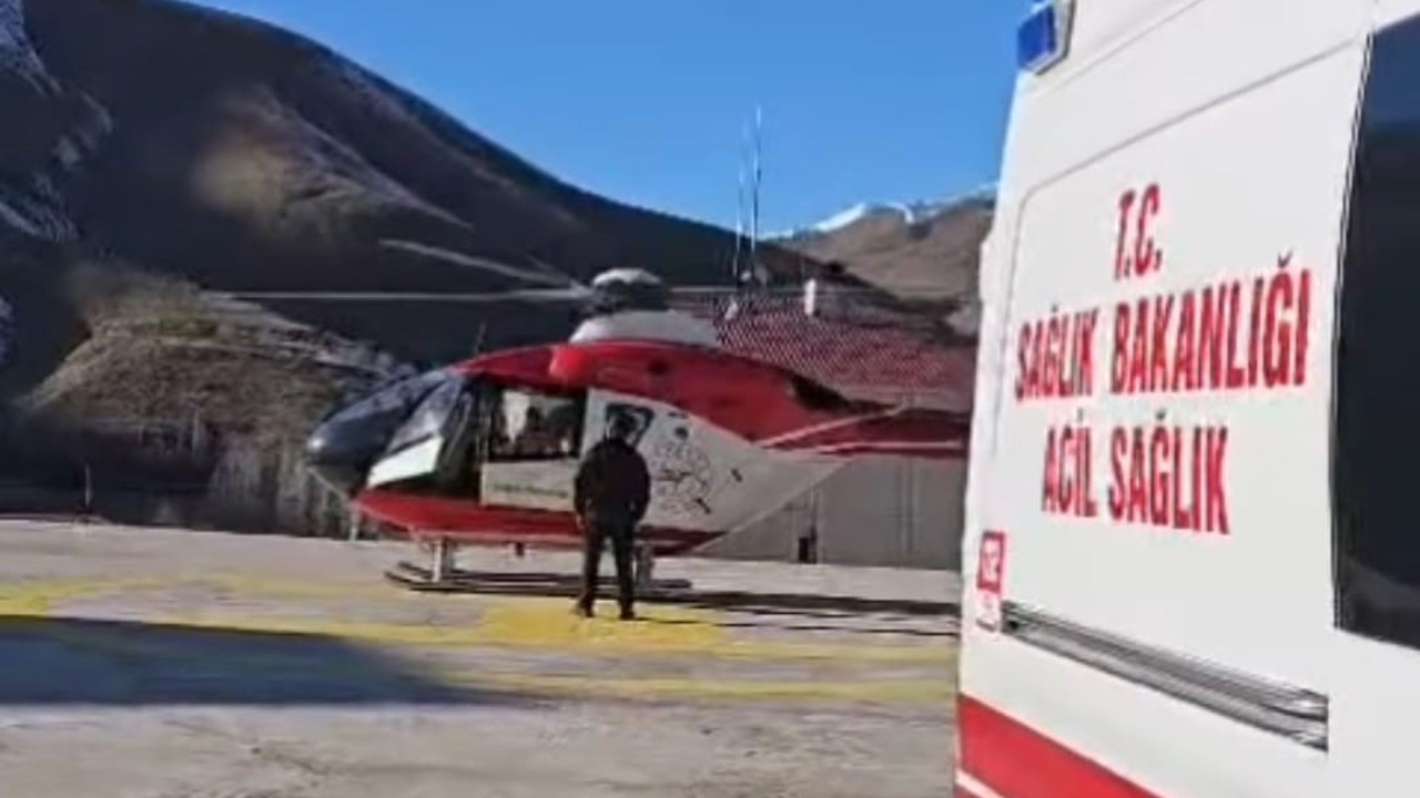 Hamile kadın ambulans helikopterle Van’a getirildi

