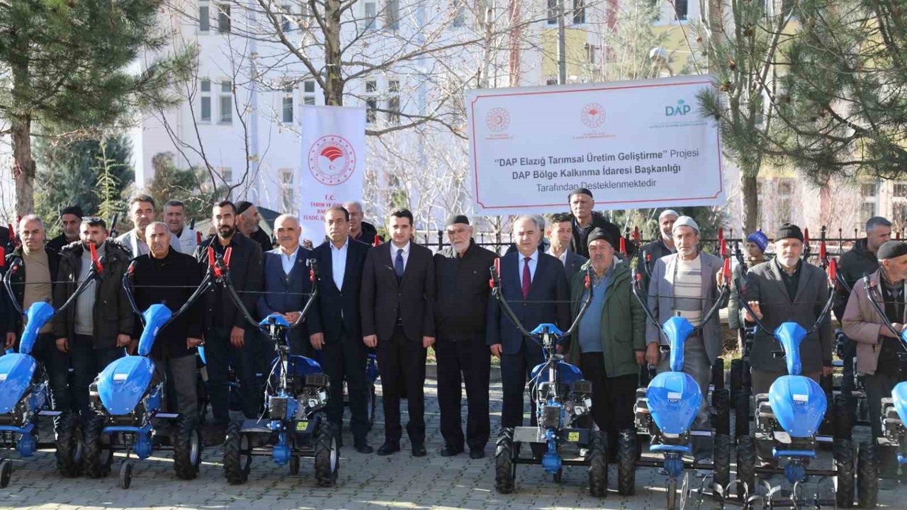 Elazığ’da çiftçilere çapa makinesi dağıtıldı
