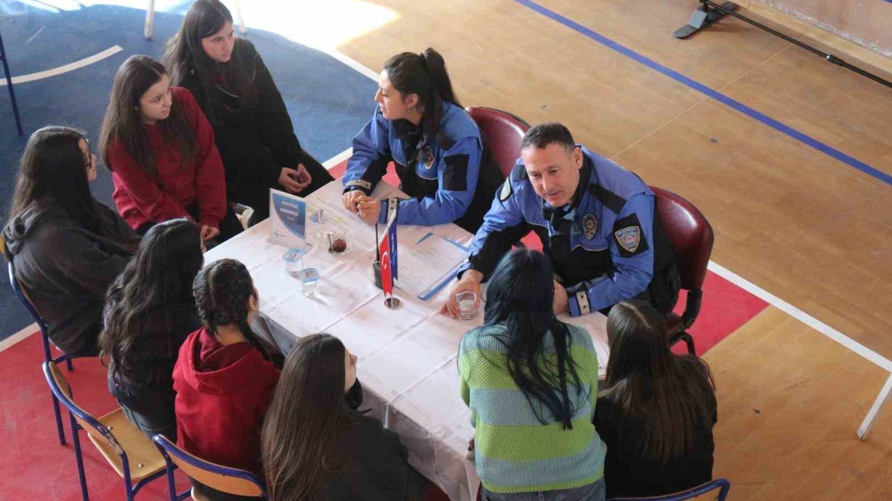 Germencik’te liseli gençler polisliği tanıdı
