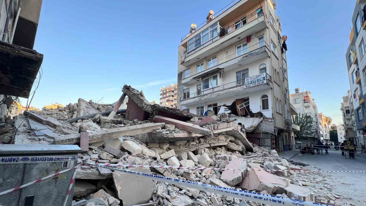 Bina yıkımı sırasında bitişik bina zarar gördü, facia ucuz atlatıldı
