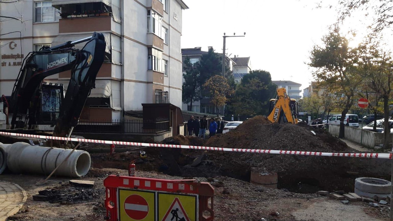 Kocaeli’de altyapı çalışması sırasında doğalgaz borusu patladı
