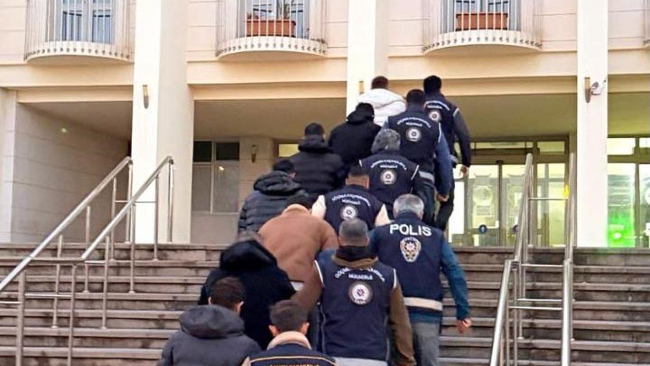 Bodrum’da kaçak göçmen çetesi çökertildi: 3 tutuklama
