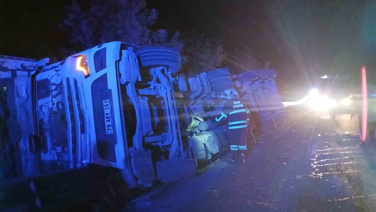 Hassa’da devrilen tırın sürücüsü yaralandı
