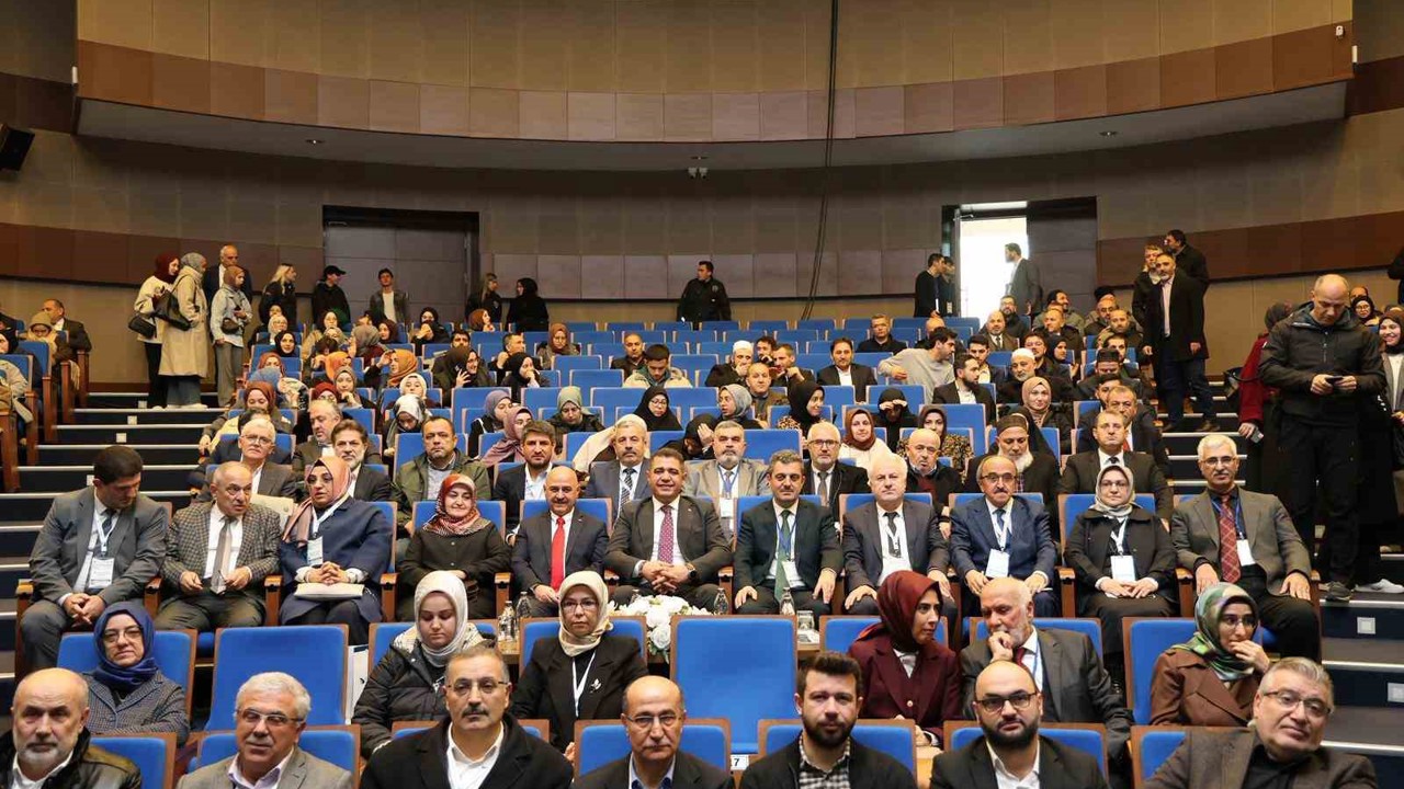 Vali Aslan, "Düzce insan yetiştirme noktasında da zengin bir şehir"
