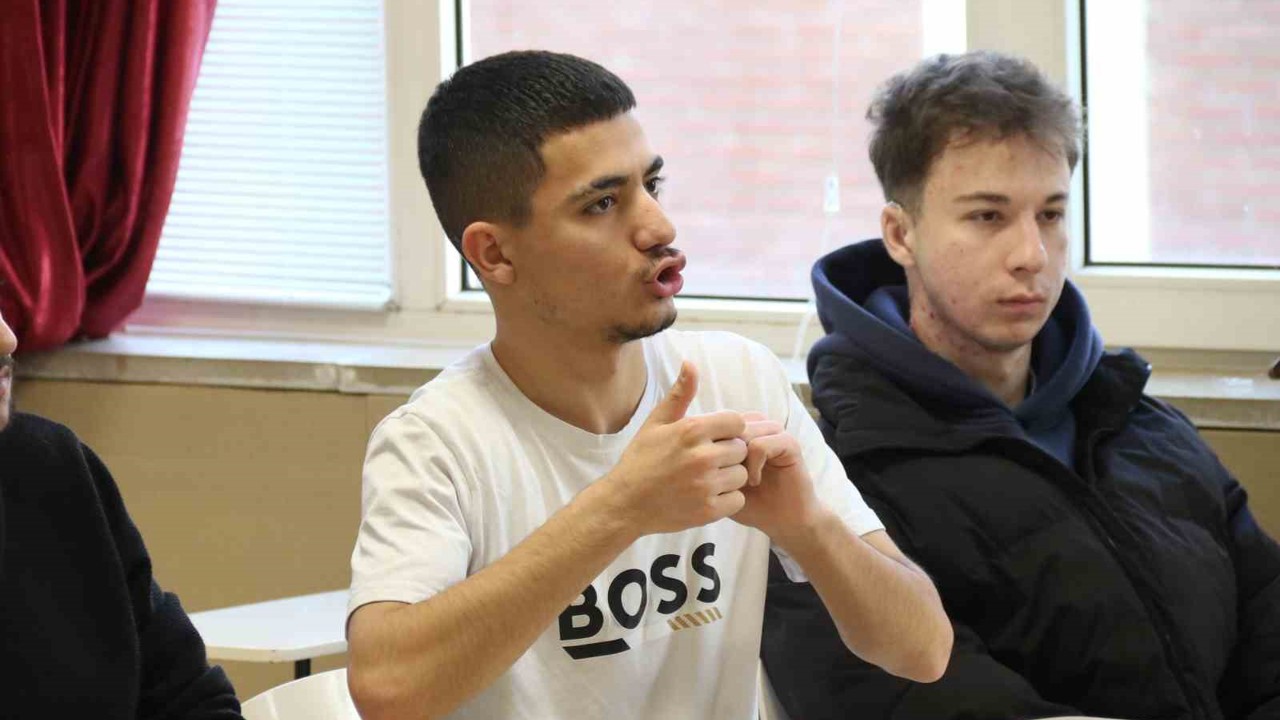 Engelleri kaldıran Türkiye’nin ilk ve tek yükseköğretim kurumu 32 yıldır hizmet veriyor
