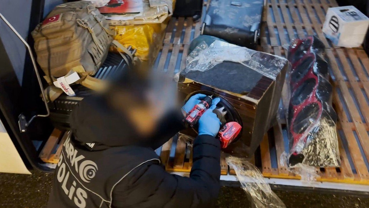 Ses sistemi içerisinde uyuşturucu sevkiyatı narkotik köpeğine takıldı
