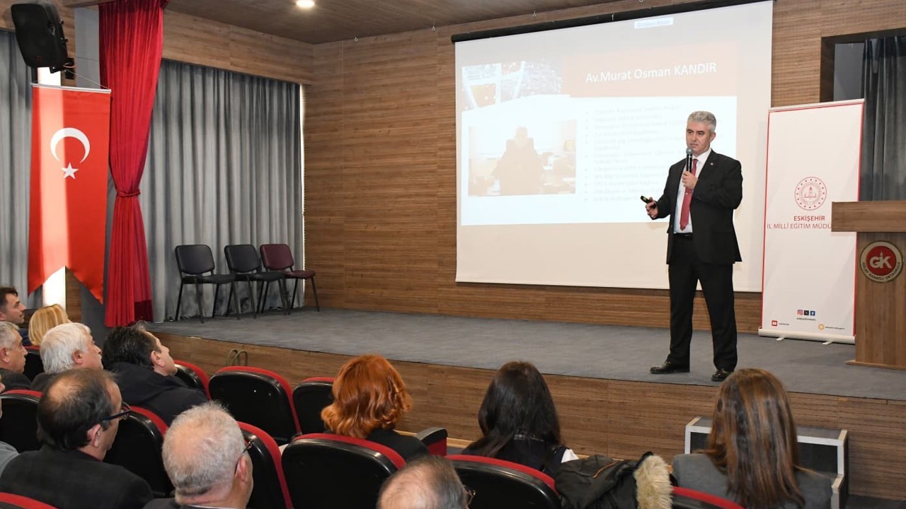 Yapay Zekâ ve Kişisel Verilerin Korunması (KVKK) eğitimi paneli gerçekleştirildi
