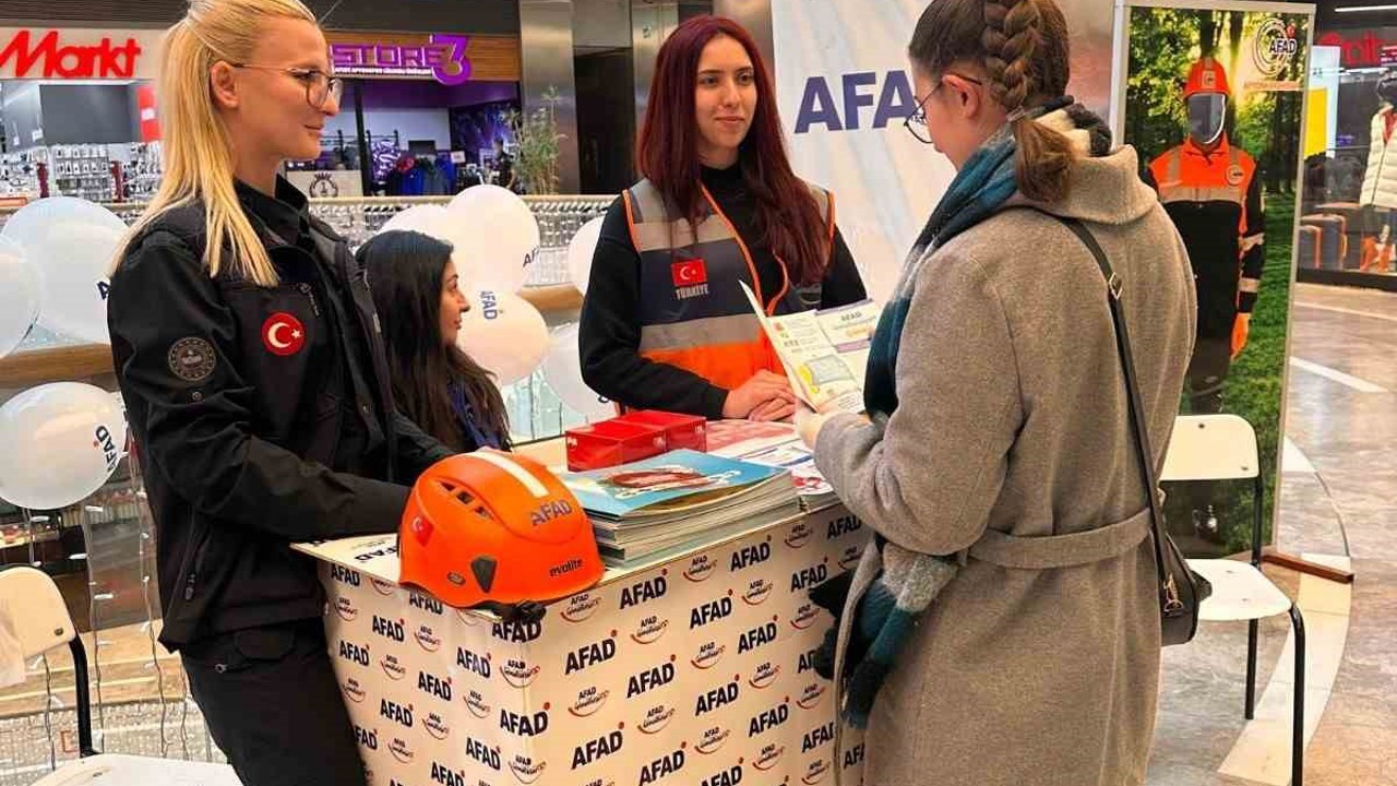 AFAD faaliyetlerini vatandaşlara açtıkları stant ile anlattı
