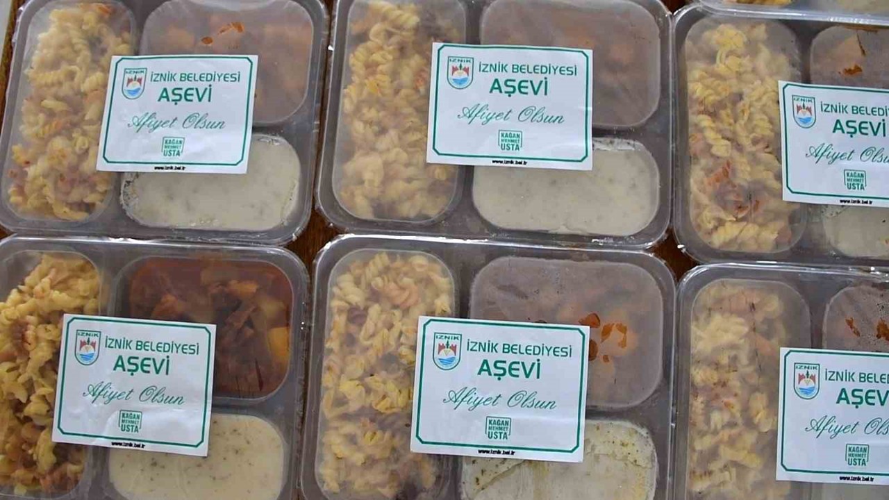 İznik Belediyesi’nden 365 gün sıcak yemek desteği
