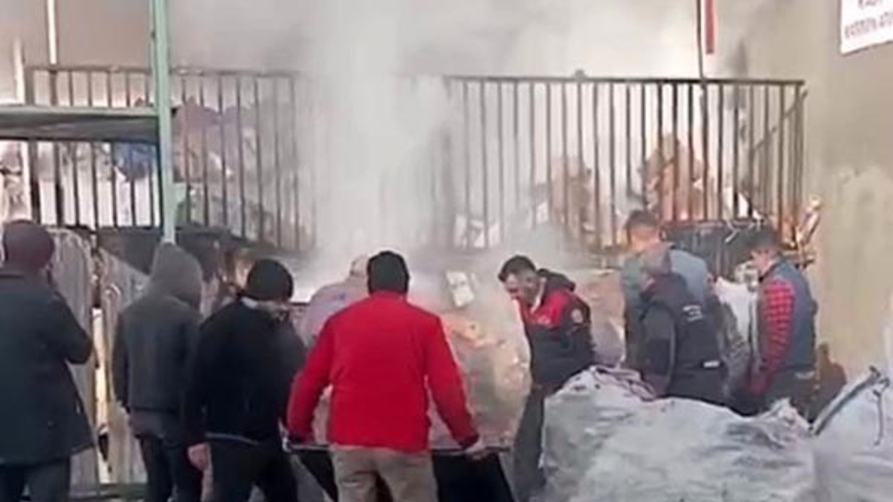 Osmaniye’de geri dönüşüm tesisinde yangın korkuttu
