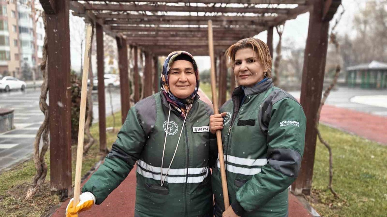 Kadınlar temizlik aşklarını parklara da yansıtıyor
