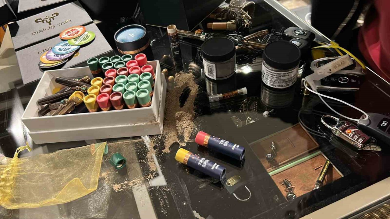 Uyuşturucu soruşturmasında Ezgi Eyüboğlu’nun da aralarında bulunduğu 8 şüpheli gözaltına alındı
