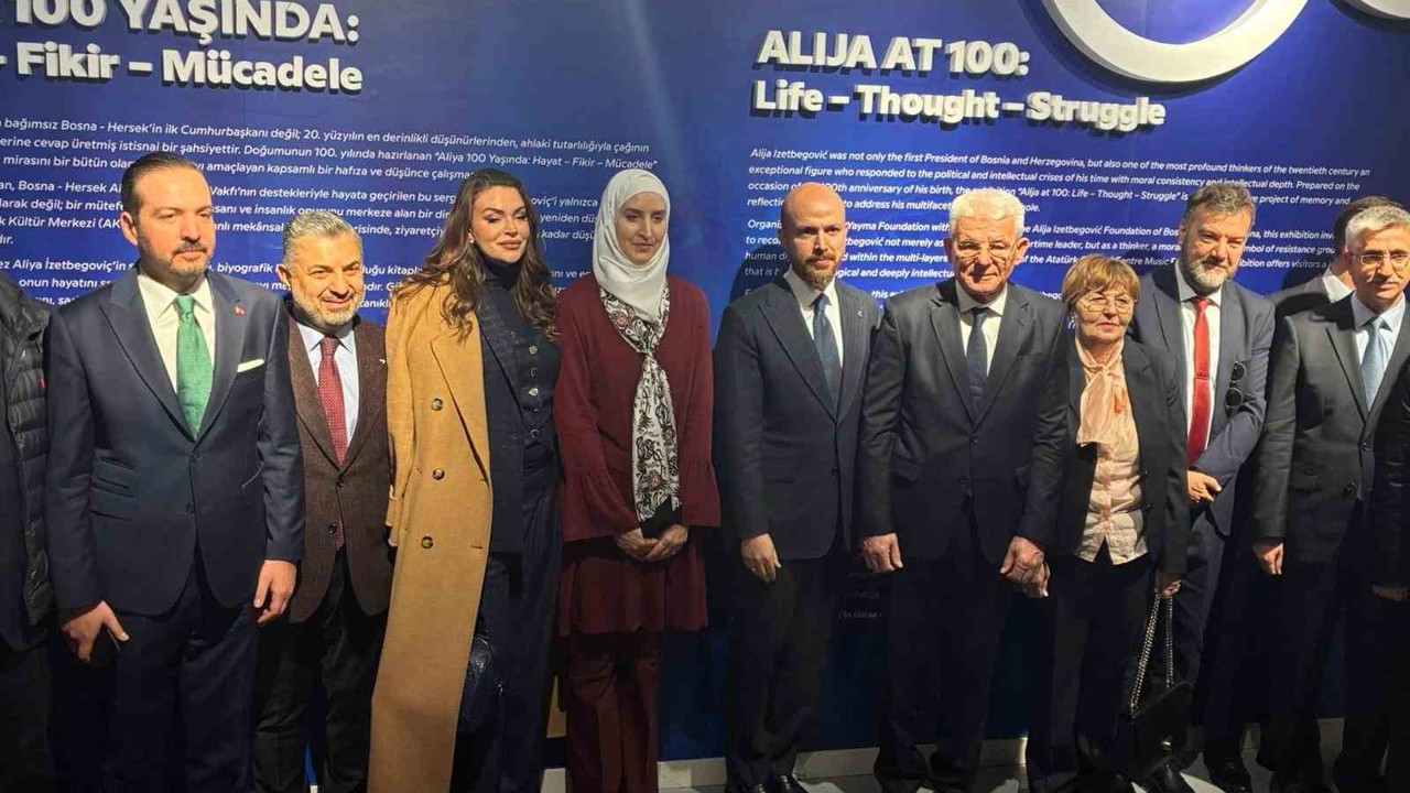 Aliya İzzetbegoviç’in 100. doğum yılına özel sergi AKM’de açıldı
