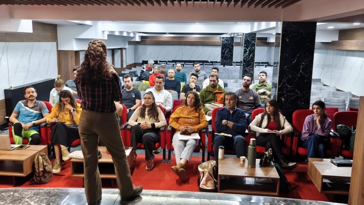 Karslı dağcılardan Kars’a Spor Tırmanış hakemliği
