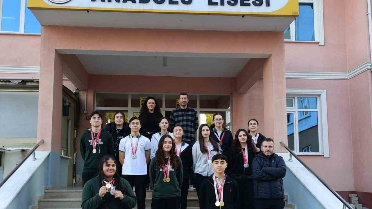 Türkeli Anadolu Lisesi’nden 5 il birinciliği
