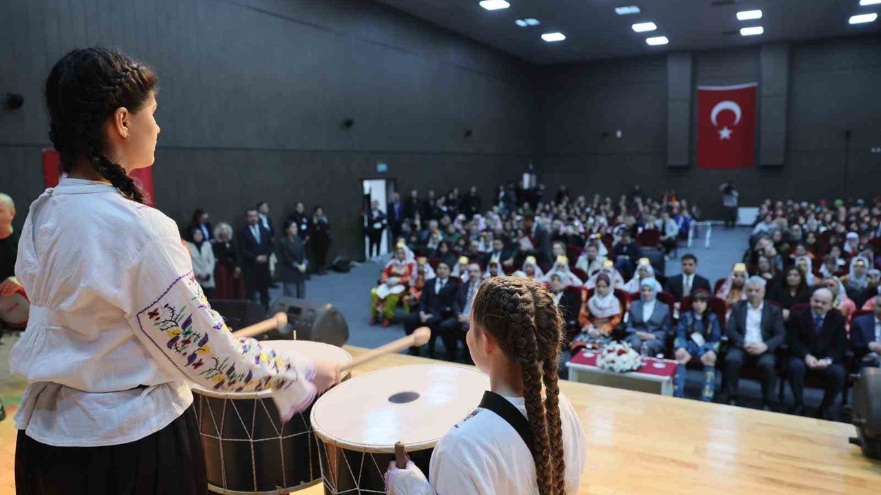 Aile ve Sosyal Hizmetler Bakanı Göktaş, ‘Bizim Çocuklar’ 13’üncü Türkiye Halk Oyunları Yarışması açılışına katıldı
