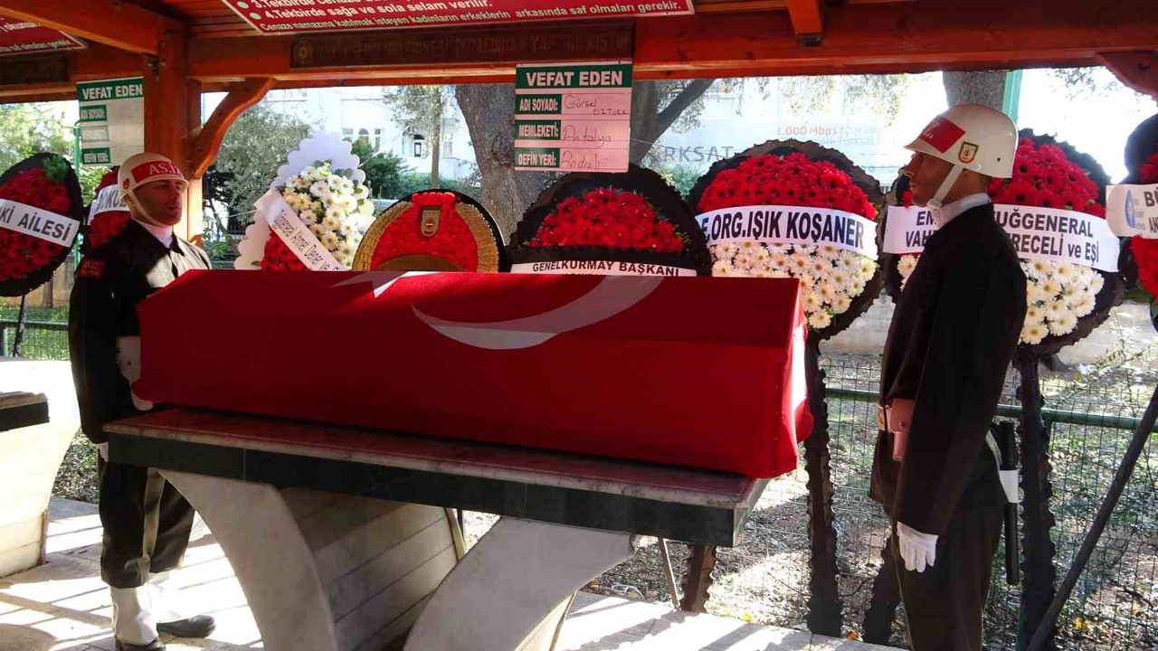 Emekli Tümgeneral Gürsel Öztürk Antalya’da son yolculuğuna uğurlandı
