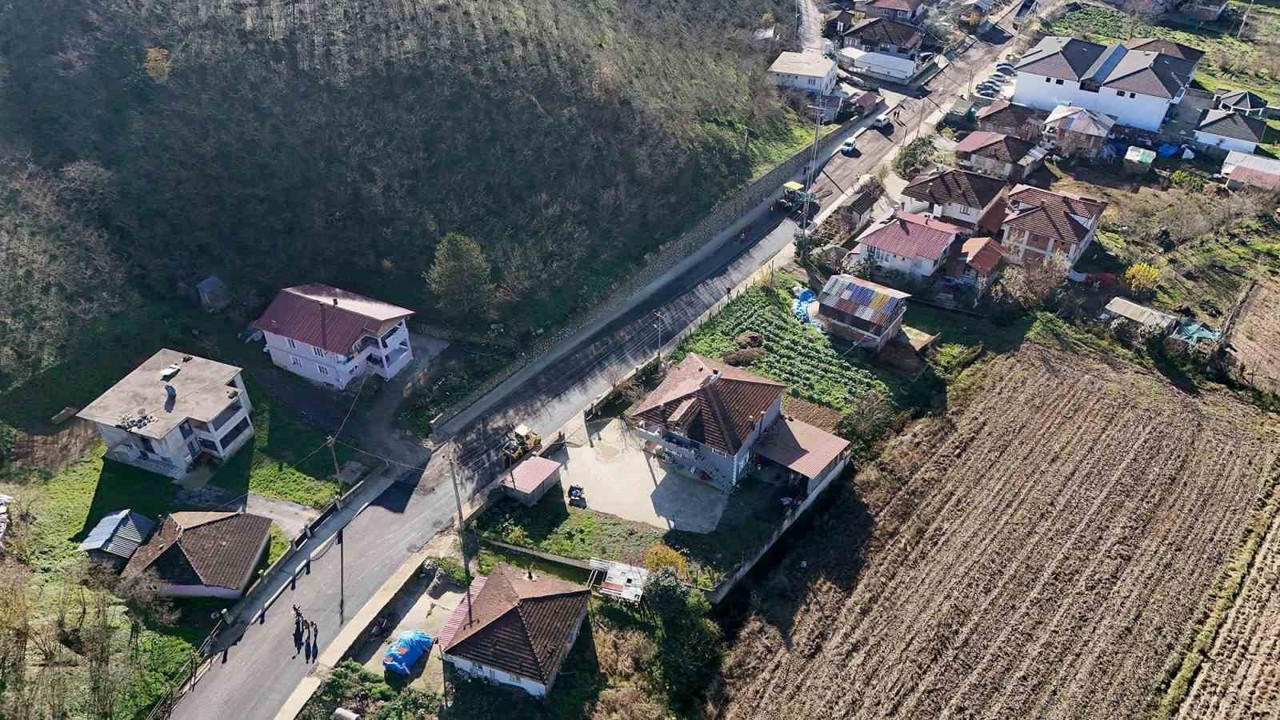 Akyazı’da altyapı bitti, asfalt serimi başladı
