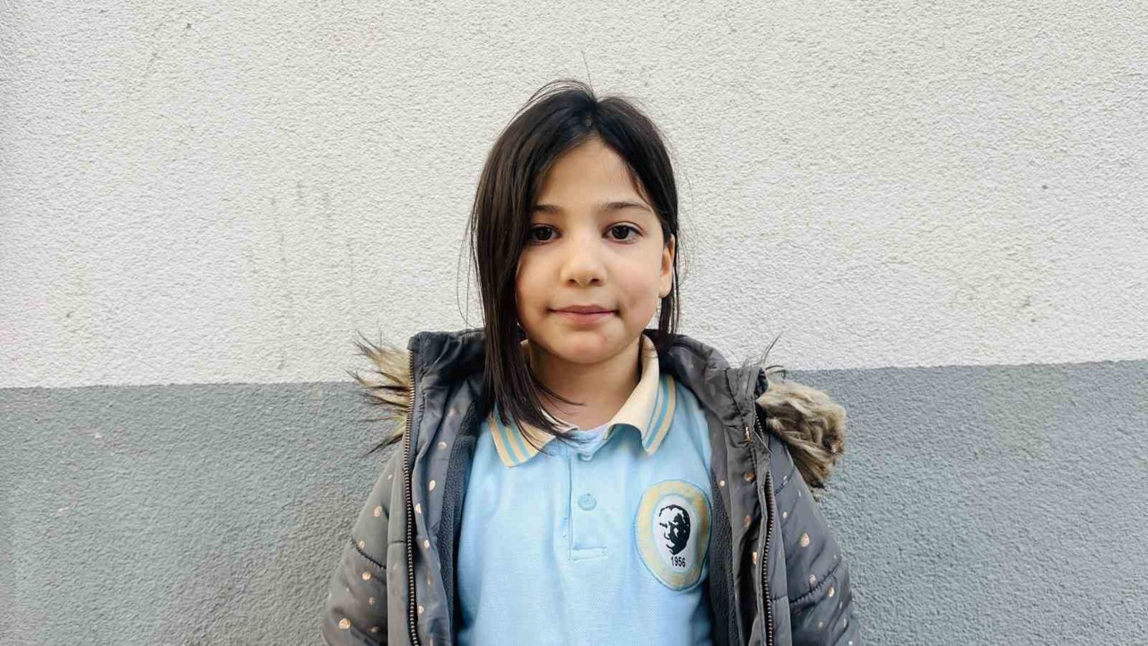 Ordu’da üşüyen küçük kıza polislerden yürekleri ısıtan hareket
