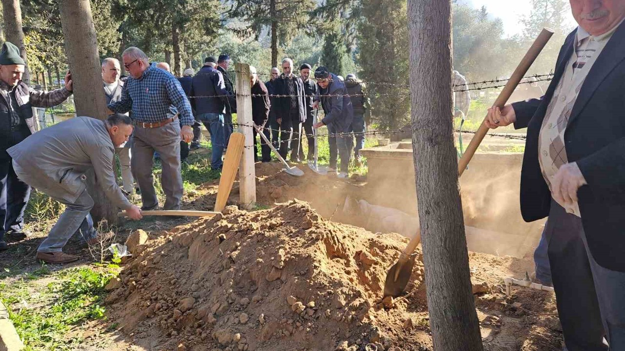 Aydın’da minarelerden yarım asır boyunca sesi yankılanan Hafız Güngör hayatını kaybetti
