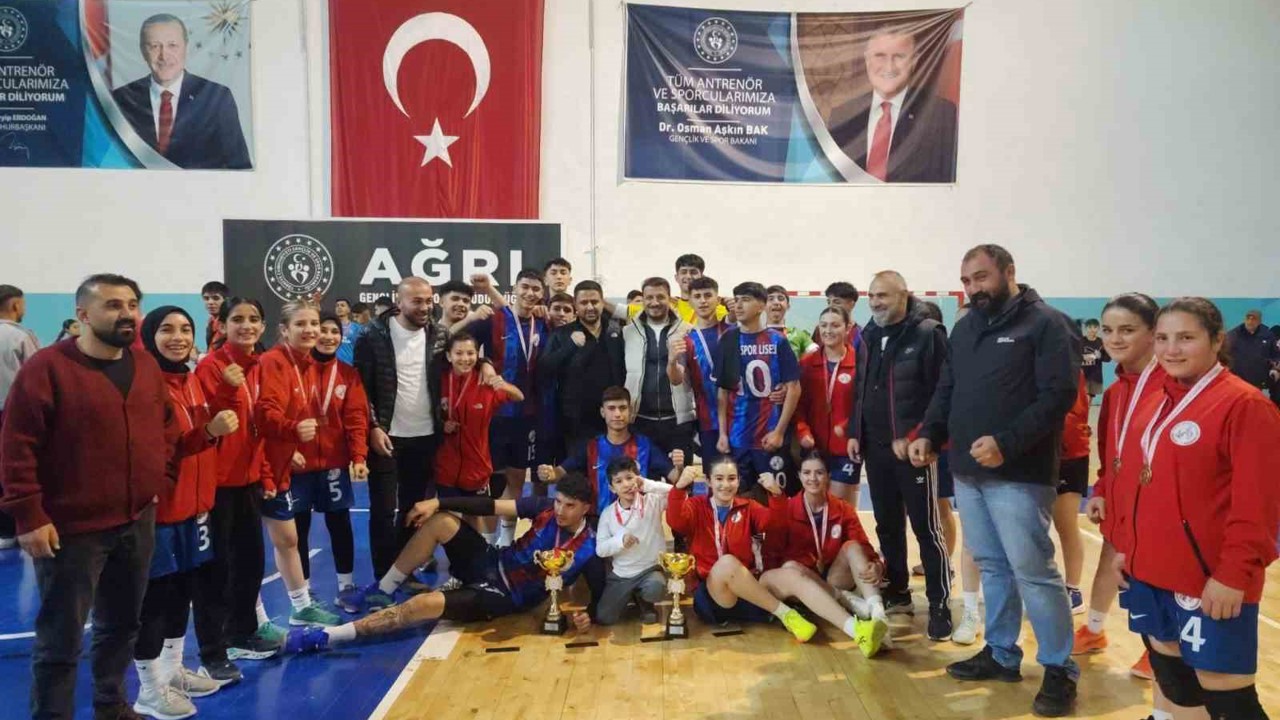 Ağrı Spor Lisesi hentbolda Türkiye yarı finallerine yükseldi

