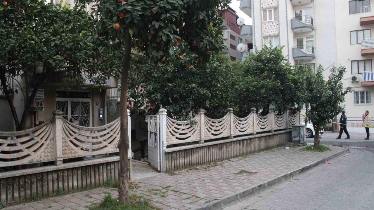 Çatıdan düşen genç hayatını kaybetti
