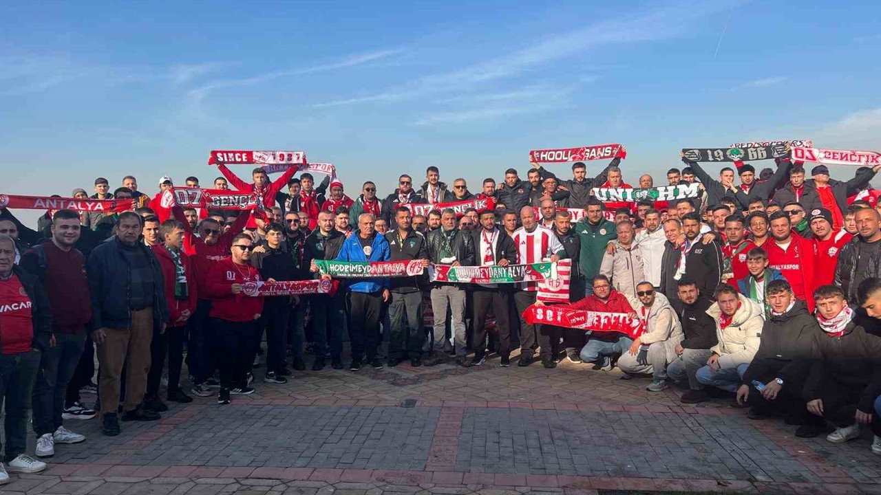 Antalyasporlulara, Kocaeli tarifesi: "Bizdensin kardeşim"
