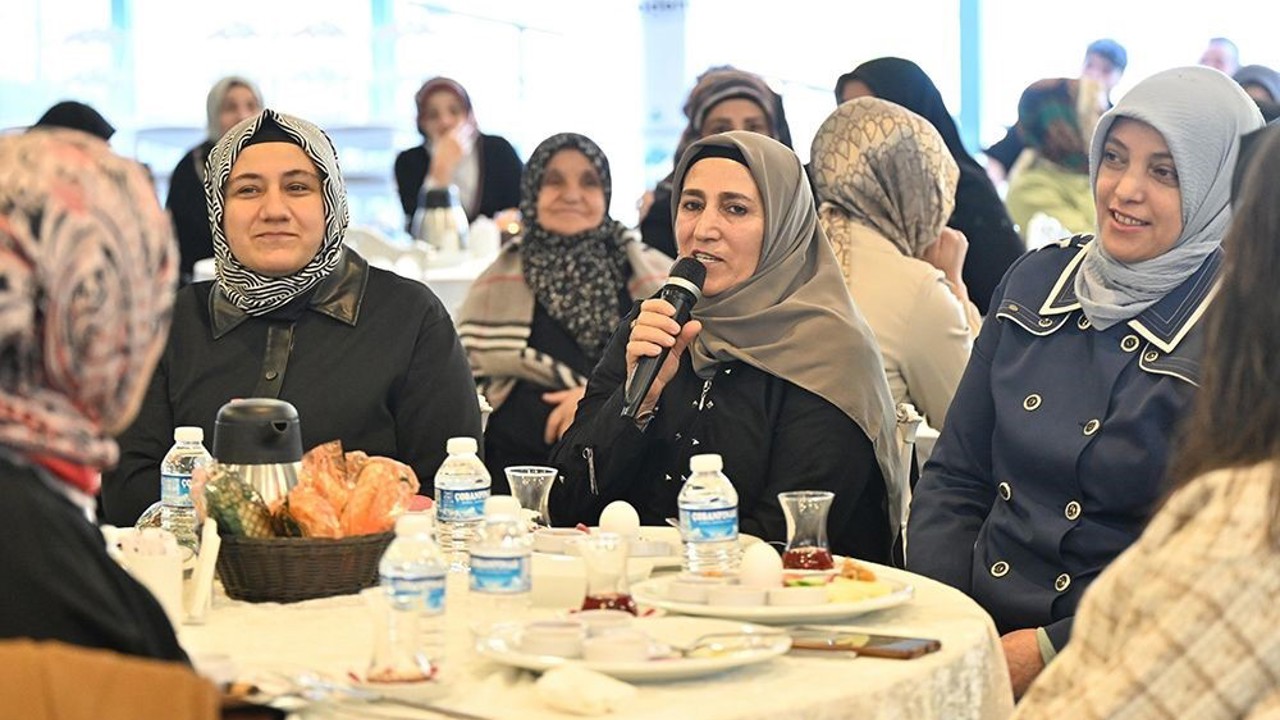 Gaziosmanpaşa Belediye Başkan Vekili Karadeniz, okuma-yazma kursiyerlerini ağırladı
