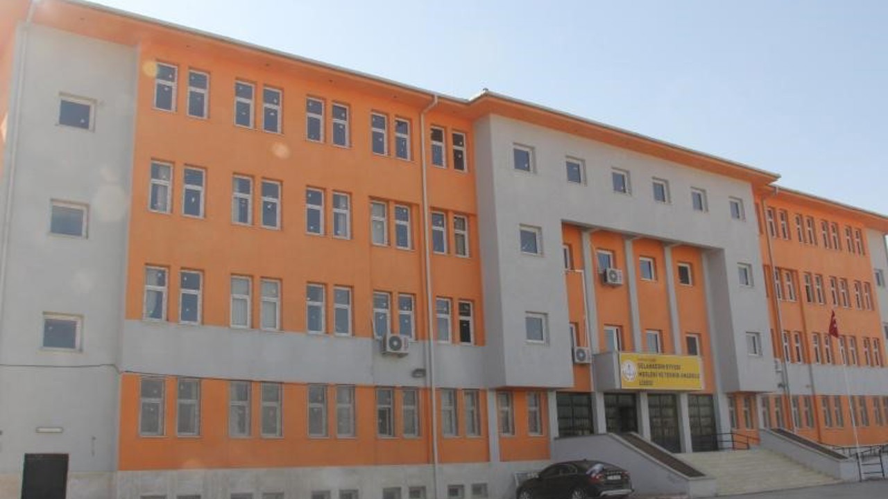 Cizre’deki lisede taciz iddiası: Öğretmen gözaltında

