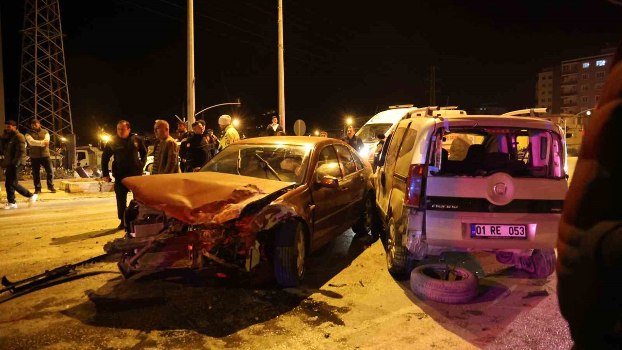 Baba yadigarı otomobil hurdaya döndü: 2 yaralı
