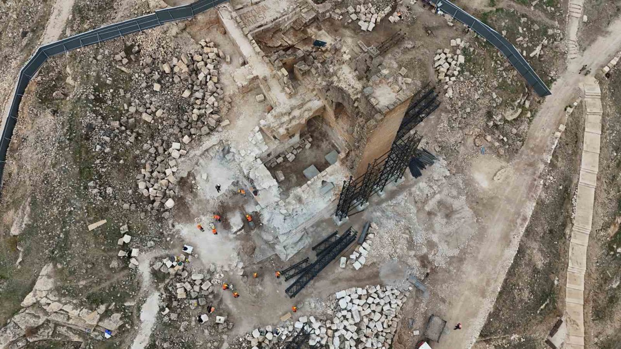 Zerzevan Kalesi’nde yer altı kilisesi, Mithras kutsal alanı, Arsenal ve surlarda restorasyon çalışmalarına başlanacak
