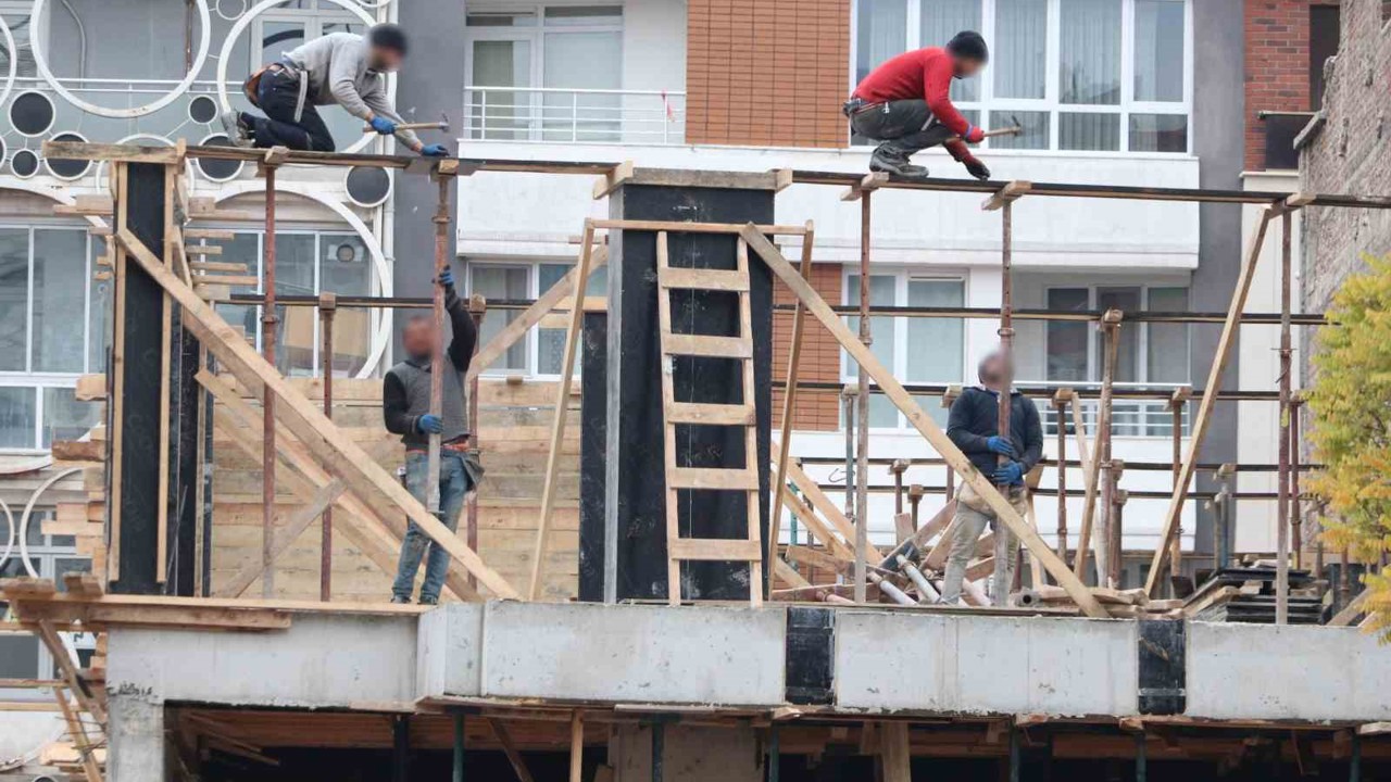 İş güvenliği yok sayıldı: İki inşaatta riskli çalışma
