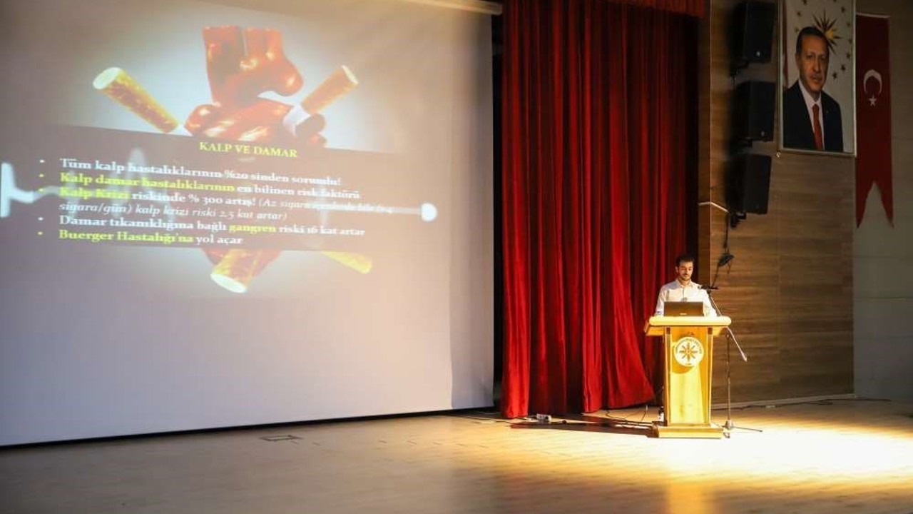 Ardahan’da "Bağımlılıkla Mücadele Konferansı" düzenlendi
