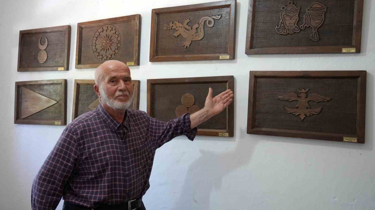 Emekli polis, ahşap hat sanatıyla evini adeta müzeye çevirdi
