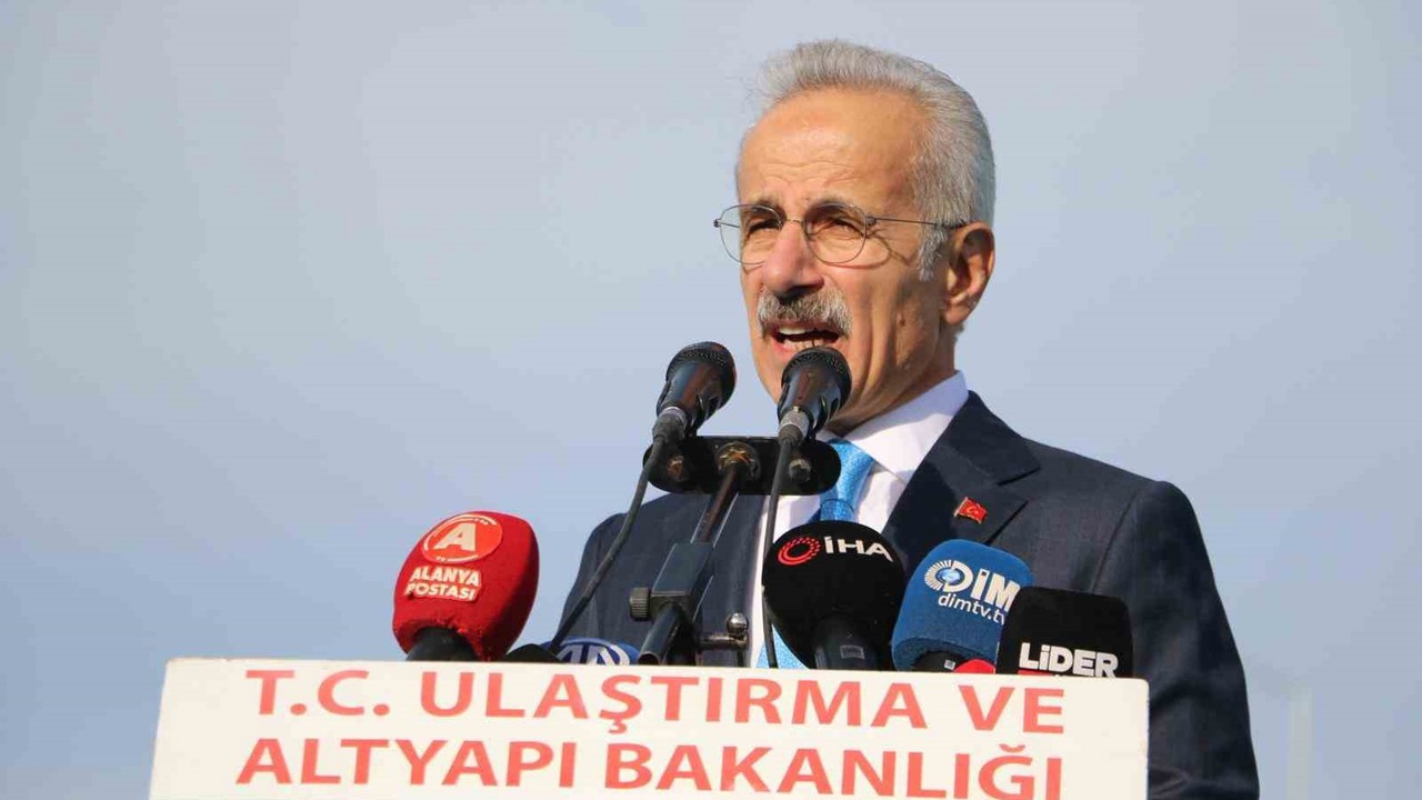 Bakan Uraloğlu: "23 yılda Antalya’nın ulaşım ve iletişim altyapısına 244,6 milyar lirayı aşan yatırımlar gerçekleştirdik"
