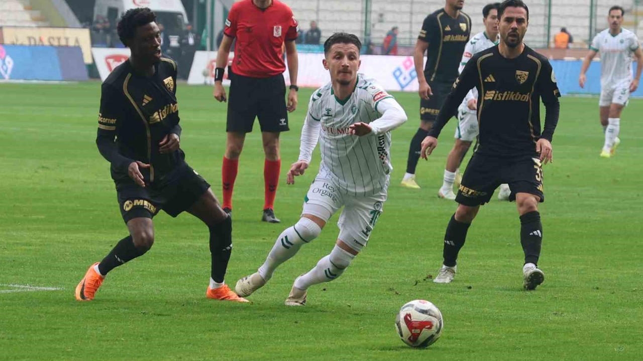 Trendyol Süper Lig: Konyaspor: 0 - Kayserispor: 0 (İlk yarı)

