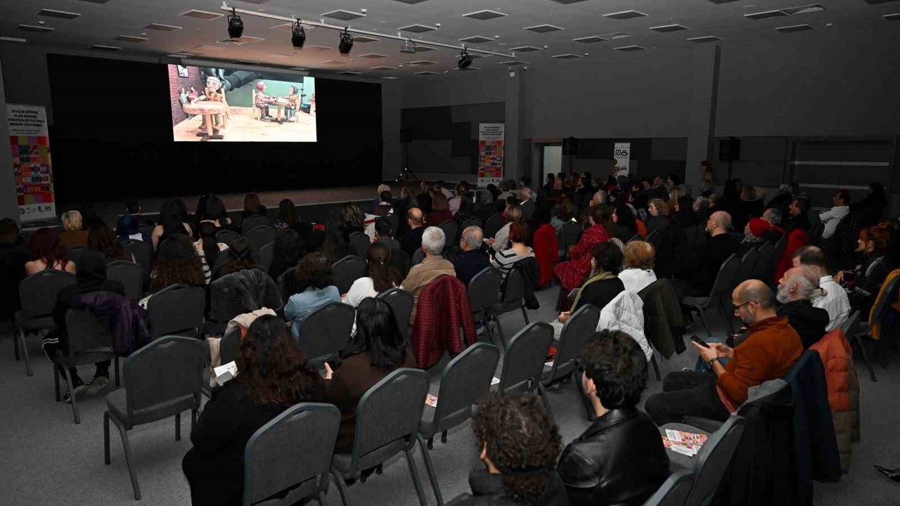 Mersin’de Uçan Süpürge Kadın Filmleri Festivali ikinci kez perdelerini açtı
